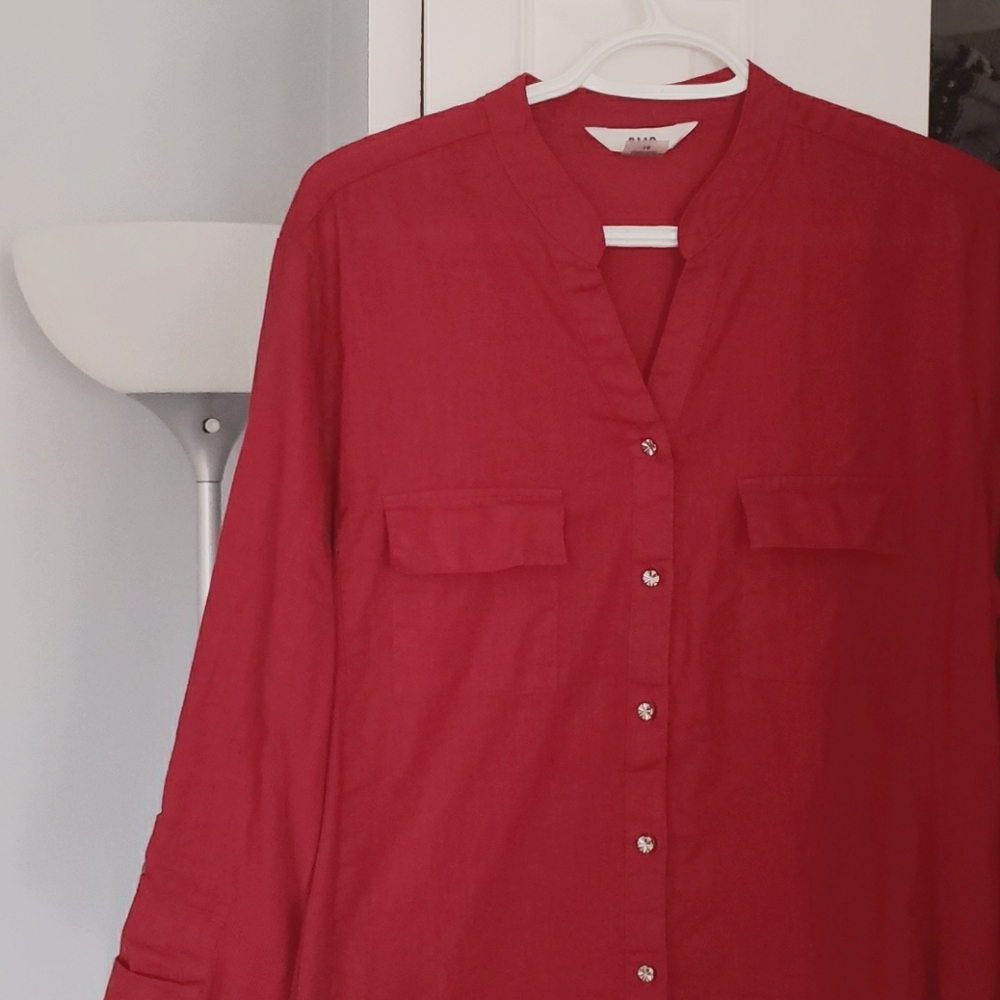 Alia collarless linen blouse